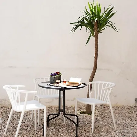 Patio Apartment Near Metro & Acropolis Atene Esterno foto