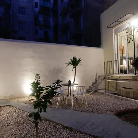 Patio Apartment Near Metro & Acropolis Atene Esterno foto